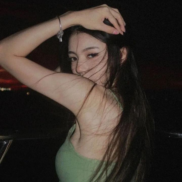 长情万缕 背景图